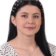 Profesora de aoyo escolar especializada en ciencias sociales y humanas apoyando de forma virtual y/o presencial